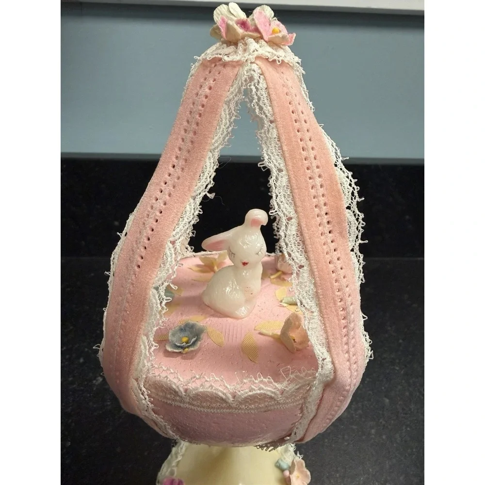 Vintage‎ Easter Bunny Diorama Velvet Lace Pedestal Display 7.5